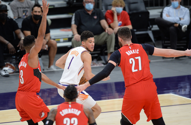 四川队鏖战上海队，布克点燃赛场