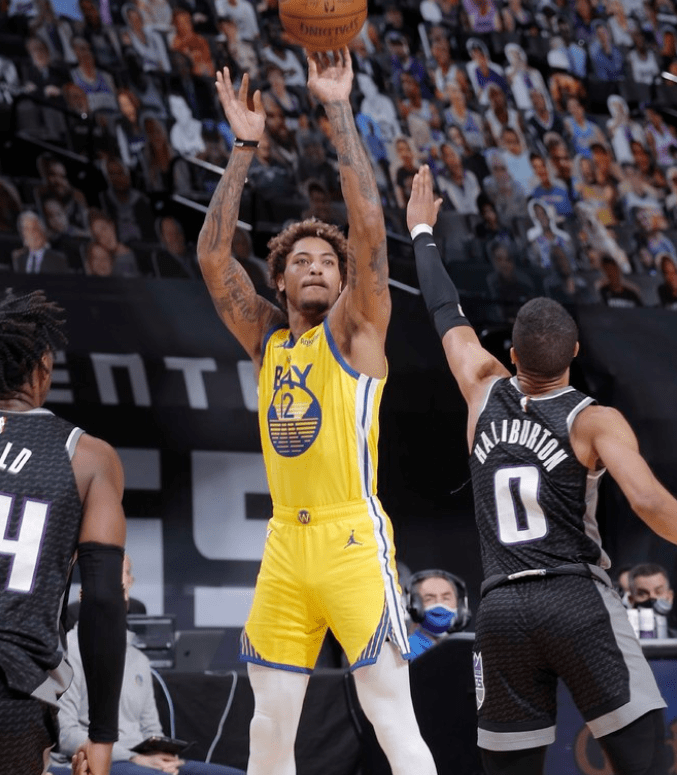 快船轻取深圳队，福克斯刷新纪录