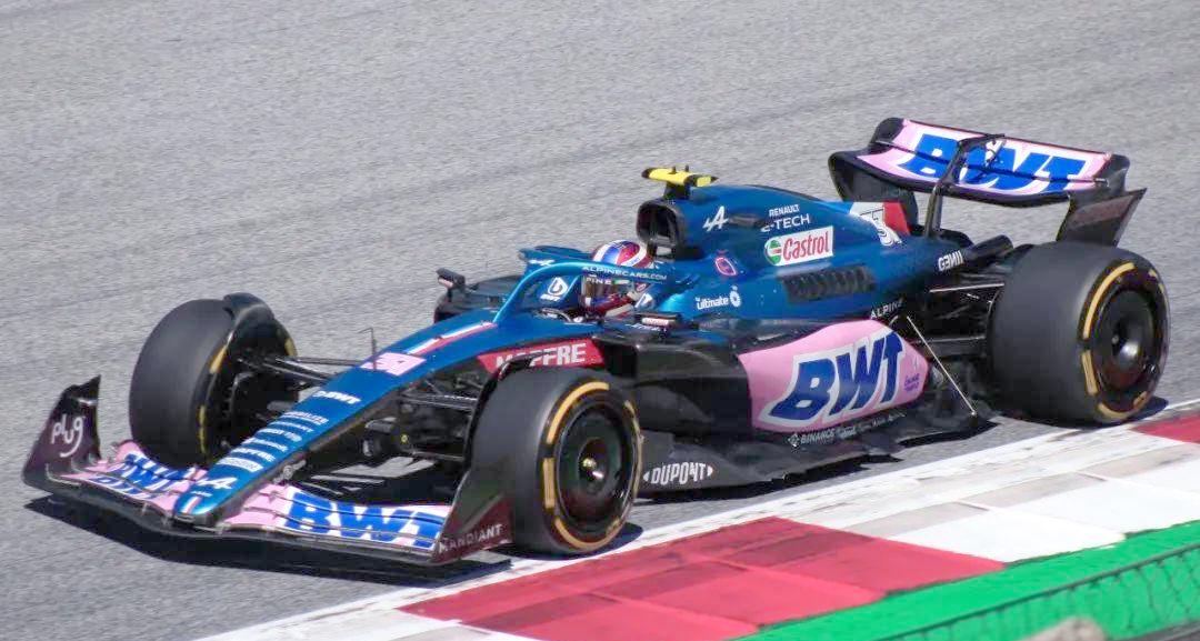 红牛二队险胜雷诺车队，汉密尔顿带队取胜