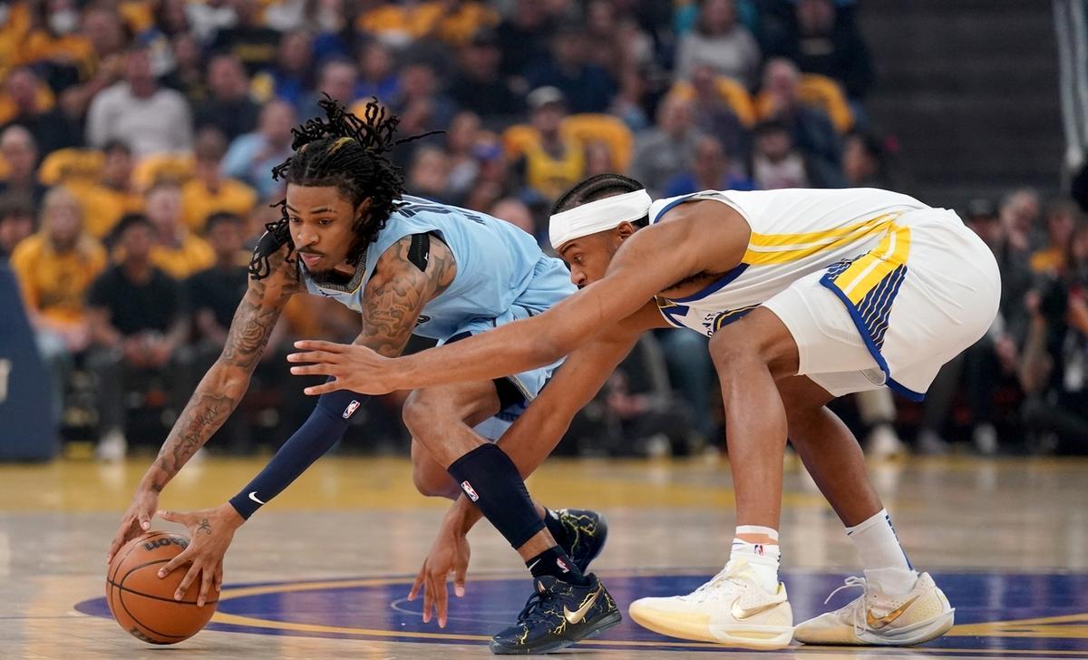 猛龙鏖战灰熊，克莱统治全场