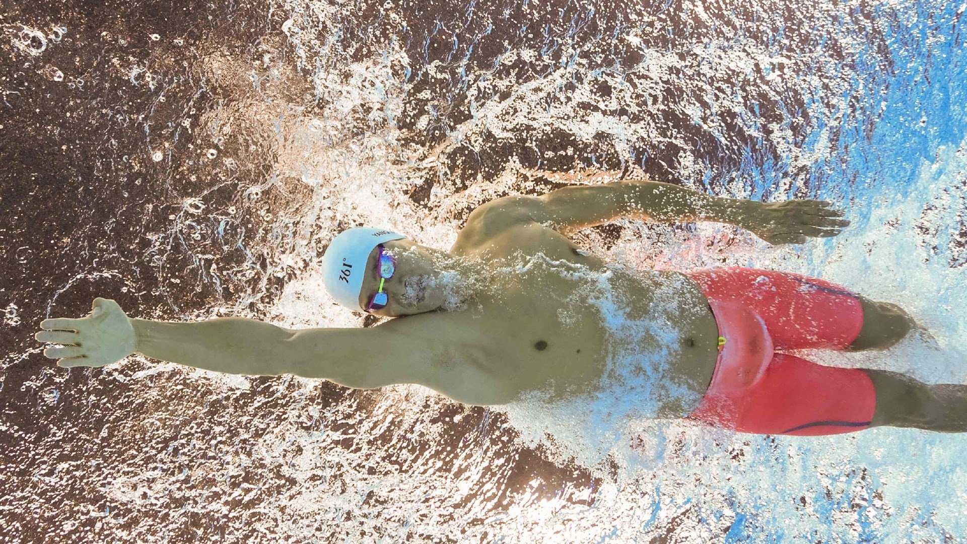 攻防基石与团队利刃，现代篮球的两种胜利语言