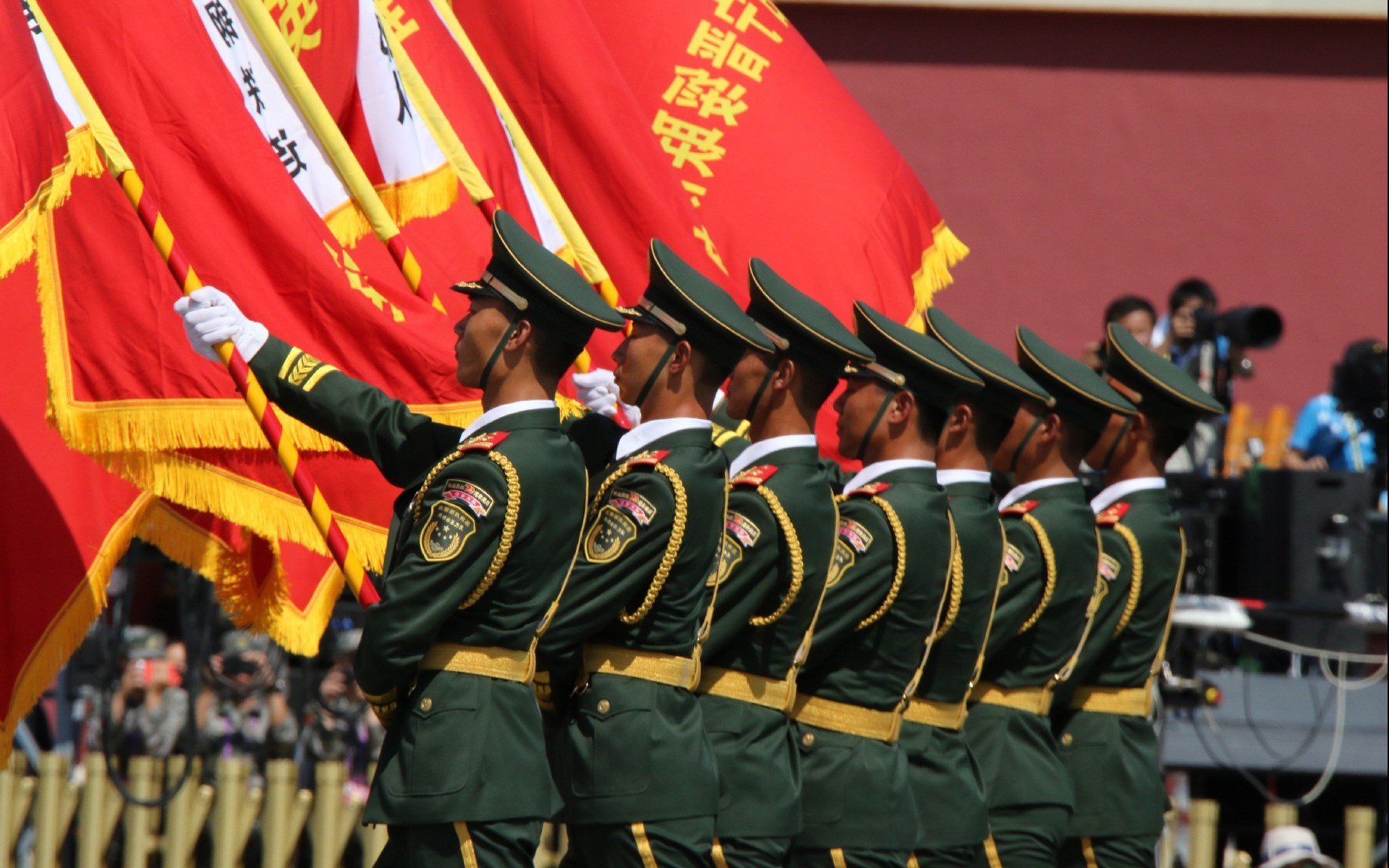 F组生死战，匈牙利铁血防线压垮智利，哈兰德天神下凡，门将神级扑救成背景板